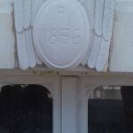 blason sculpture aigle pour fenêtre en tuffeau maison particulière
